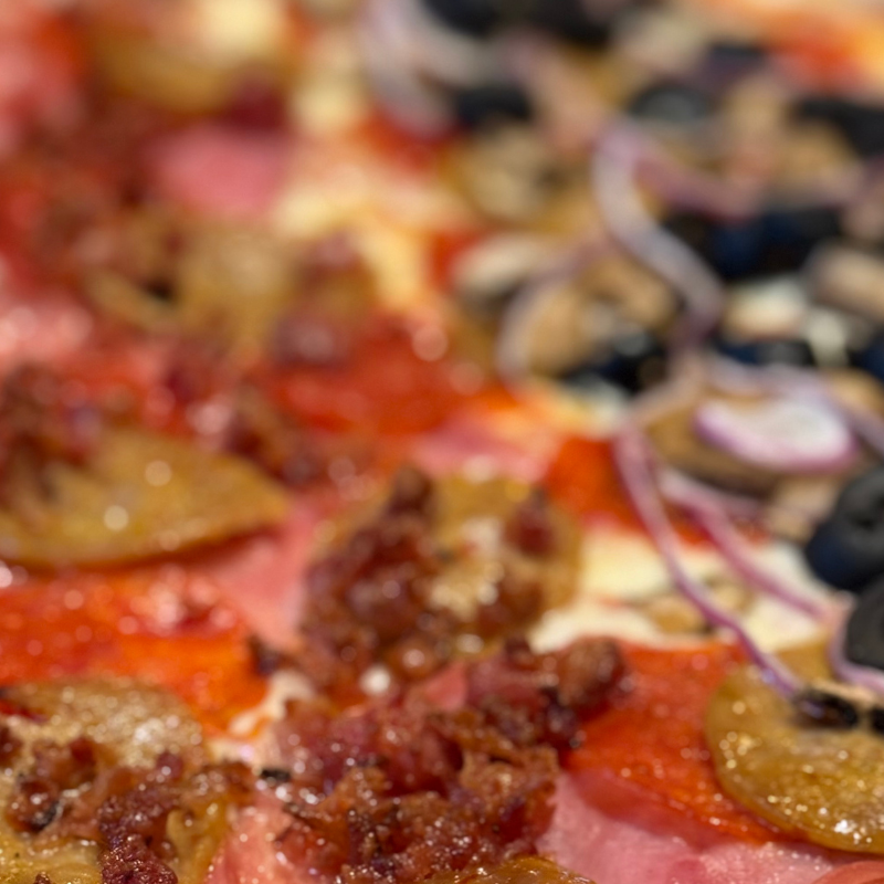 Boise pizza lunch | big pizza slices Boise | Wiseguy Pizza Pie Boise | quick pizza lunch Boise | bold pizza flavor Boise | NY style pizza lunch | fresh pizza Boise | pizza takeout Boise